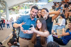 “PA’ QUE VEAS BIEN” LLEGA A LA PREPARATORIA REGIONAL Y BENEFICIARÁ A 150 ESTUDIANTES EN PUERTO VALLARTA